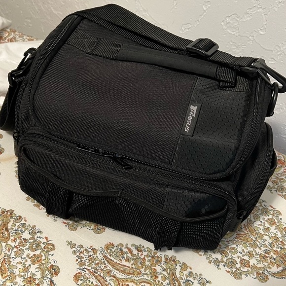 Camera bag with lots of pockets - Picture 2 of 9